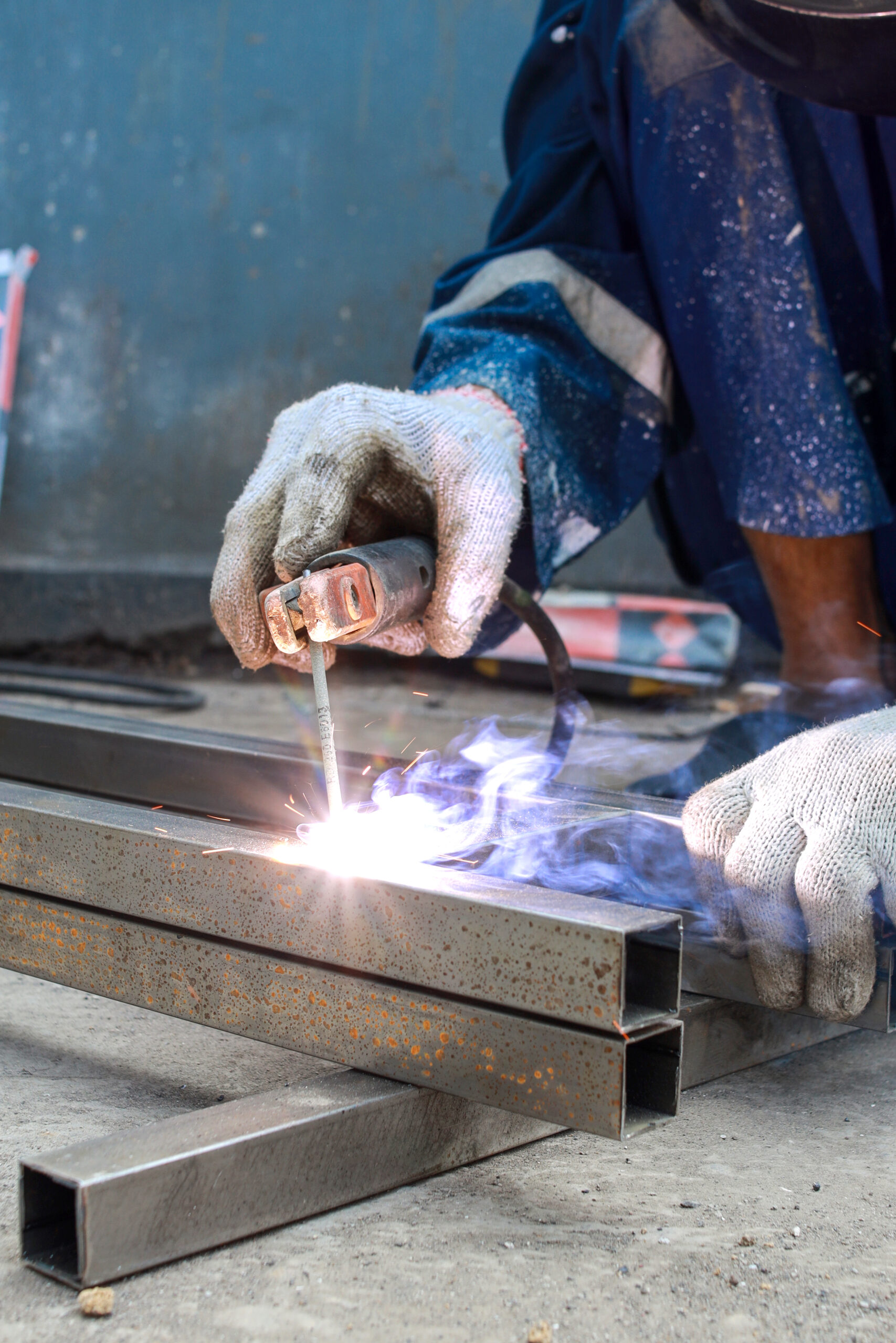 construction-worker-welding-metal-in-a-workshop-2026-03-24-03-38-44-utc